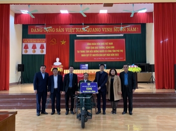 Công đoàn Viên chức Việt Nam thăm, tặng quà tại Trung tâm Điều dưỡng Người có công tỉnh Phú Thọ