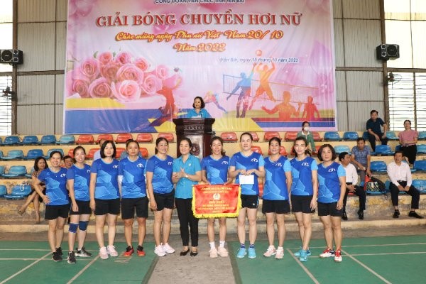 Công đoàn Viên chức tỉnh tổ chức giải bóng chuyền hơi nữ chào mừng ngày Phụ nữ Việt Nam (20/10) và kỷ niệm 92 năm ngày thành lập Hội LHPN Việt Nam (20/10/1930 - 20/10/2022)