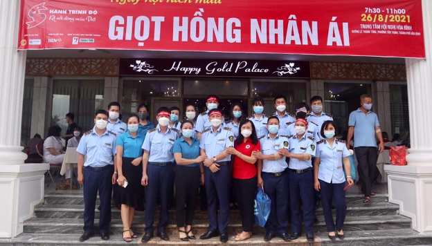 Gần 200 đoàn viên Công đoàn Viên chức tỉnh Hòa Bình tham gia hiến máu tình nguyện