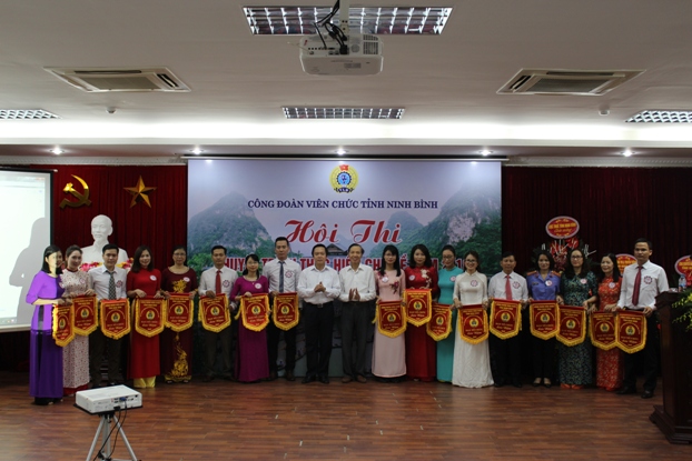 CĐVC tỉnh Ninh Bình tổ chức Hội thi thuyết trình “Nêu gương về đạo đức và trách nhiệm thực thi công vụ”
