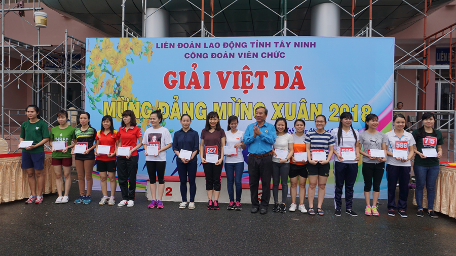 CĐVC tỉnh Tây Ninh tổ chức Giải Việt dã mừng Đảng, mừng Xuân năm 2018