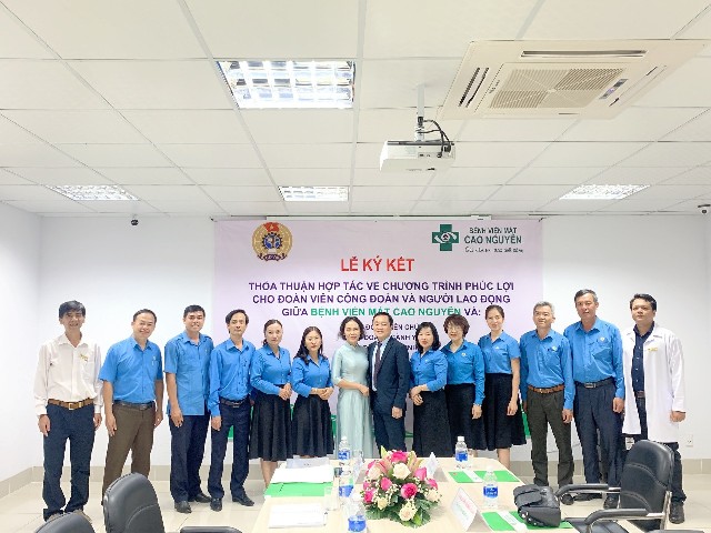 Công đoàn Viên chức tỉnh Gia Lai ký thỏa thuận hợp tác với Bệnh viện Mắt Cao Nguyên