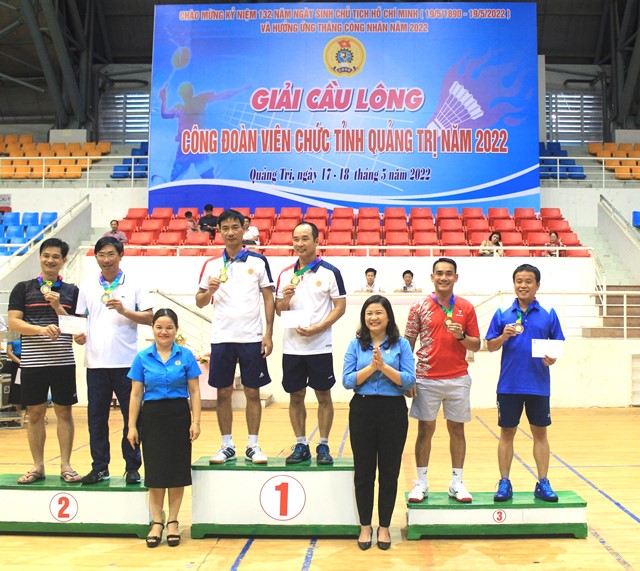 Gần 150 VĐV cán bộ, đoàn viên, NLĐ tham gia giải Cầu lông CĐVC tỉnh Quảng Trị năm 2022