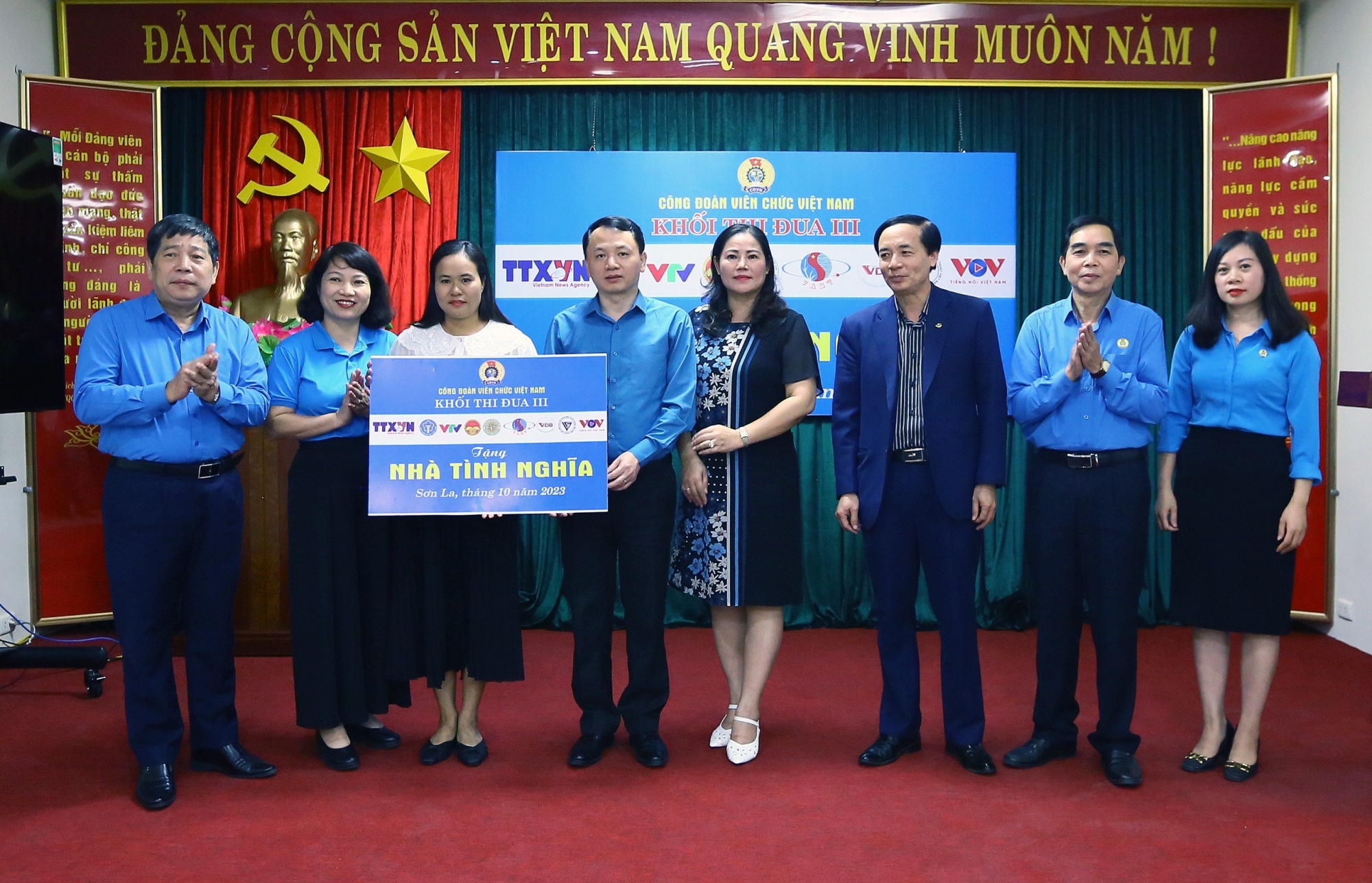 Khối thi đua III trao nhà tình nghĩa và tập huấn nghiệp vụ công đoàn tại Sơn La