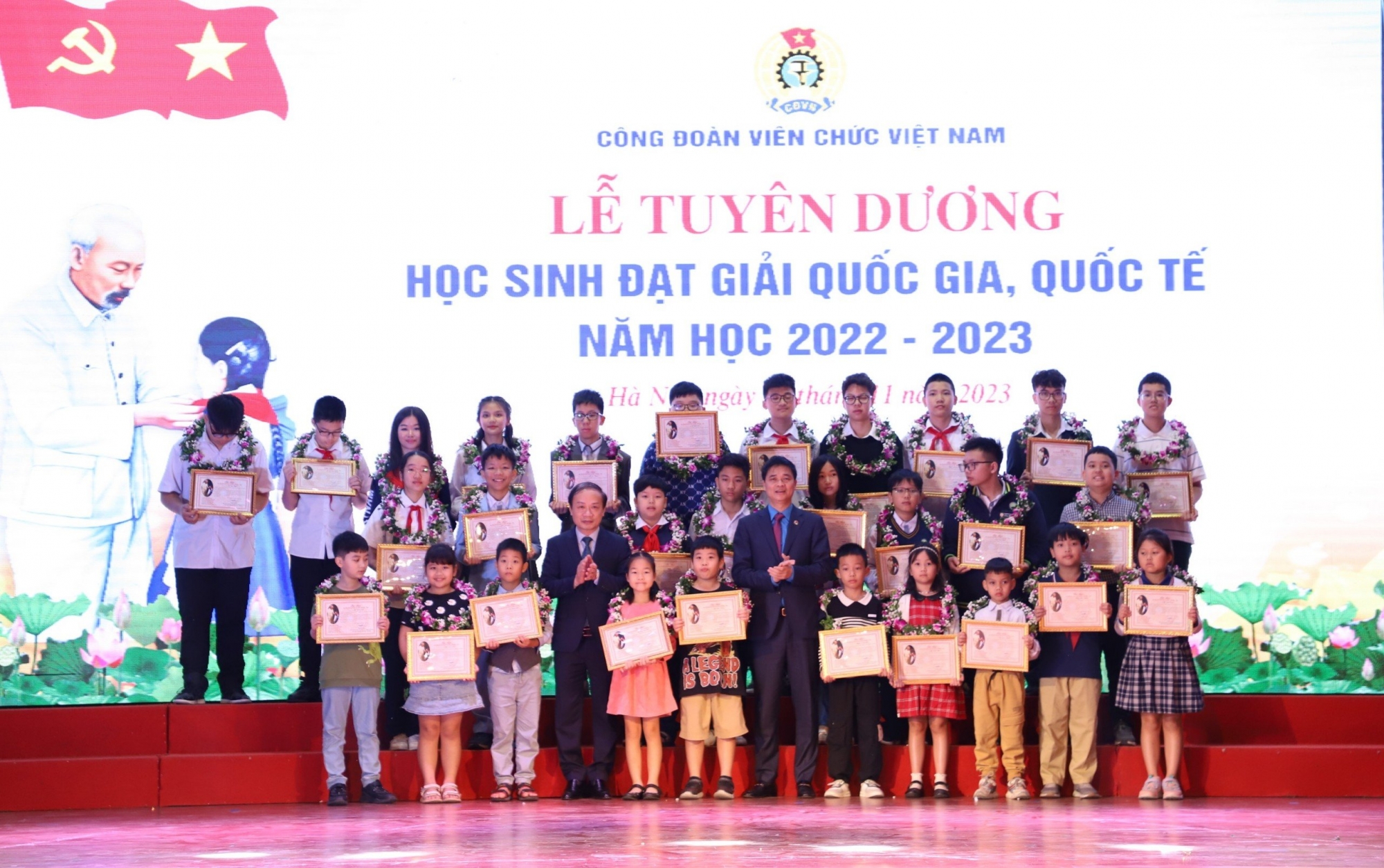 Công đoàn Viên chức Việt Nam tổ chức Lễ Tuyên dương học sinh đạt giải quốc gia, quốc tế năm học 2022 - 2023