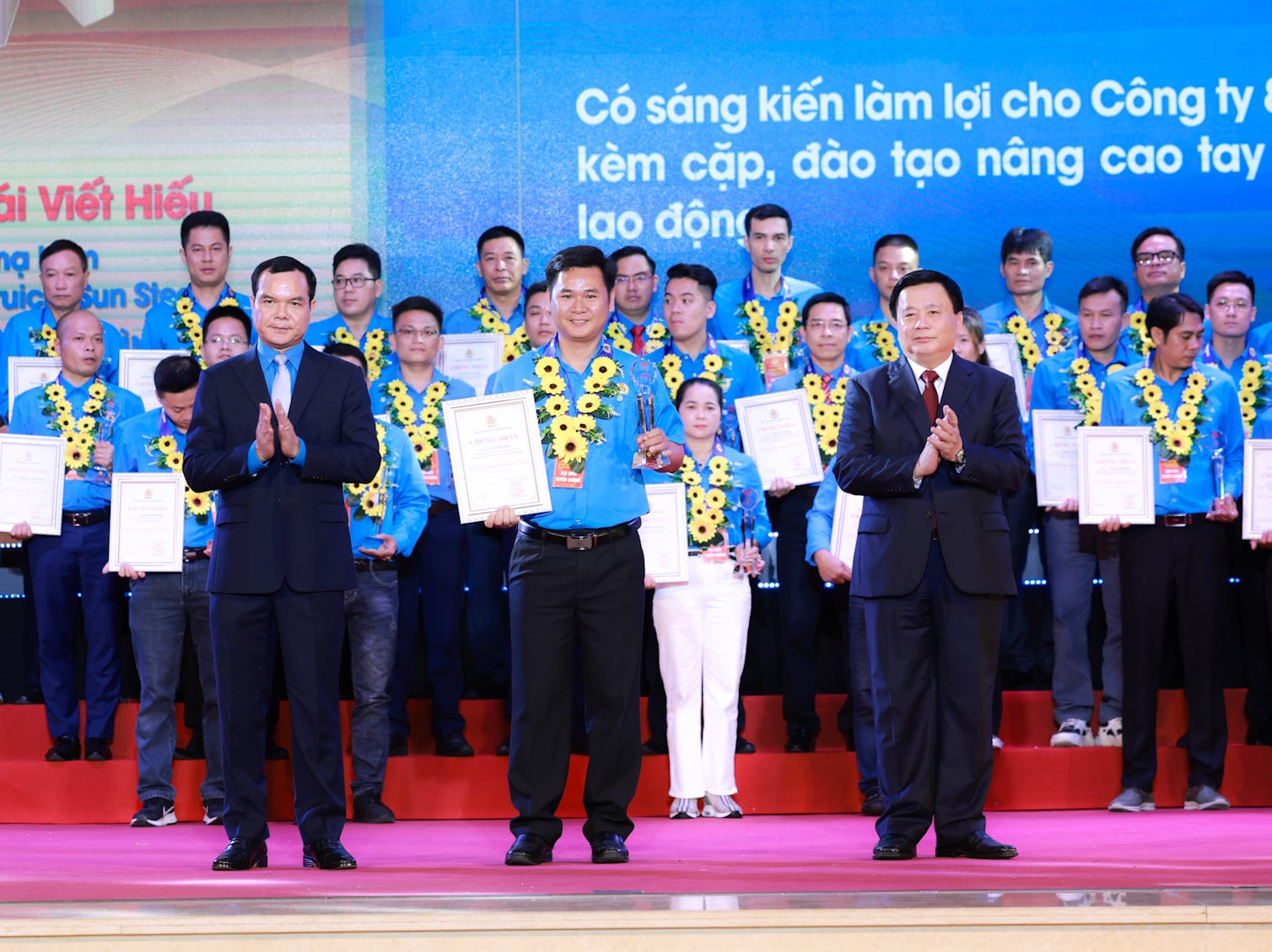 Tổng LĐLĐ Việt Nam trao tặng Giải thưởng Nguyễn Đức Cảnh cho 167 công nhân 