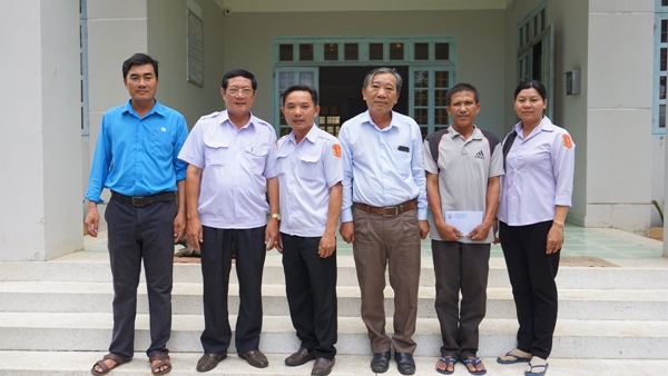 Công đoàn Viên chức tỉnh Tây Ninh: Thăm đoàn viên công đoàn mắc bệnh hiểm nghèo